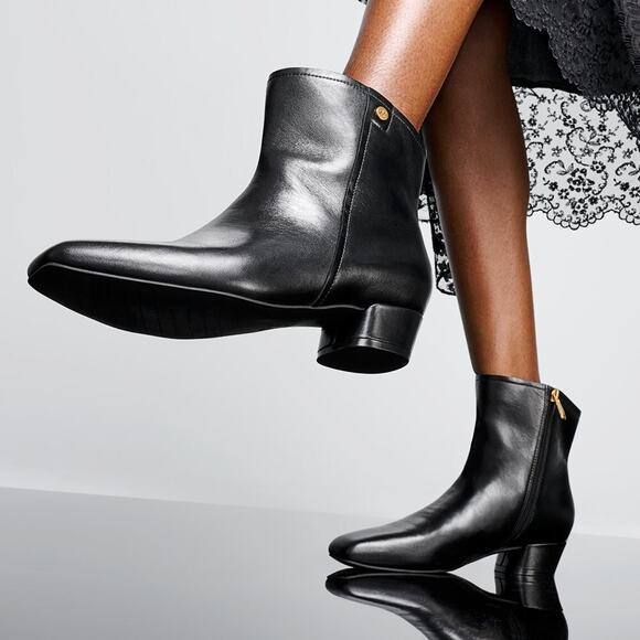 Naturalizer Women's 5.5M Black Leather Raffee Ankle Bootie Edgy Classy LB8-2 - Picture 1 of 13
